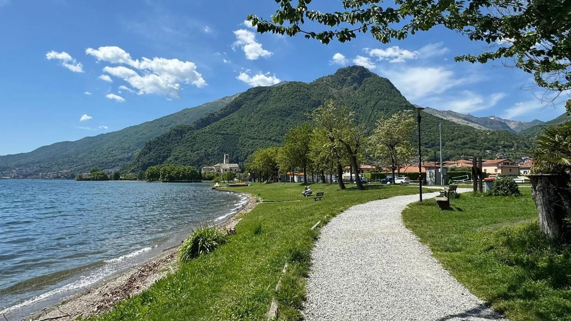 The Music Of The Lake - Lake Front With Three Bedrooms Dongo
